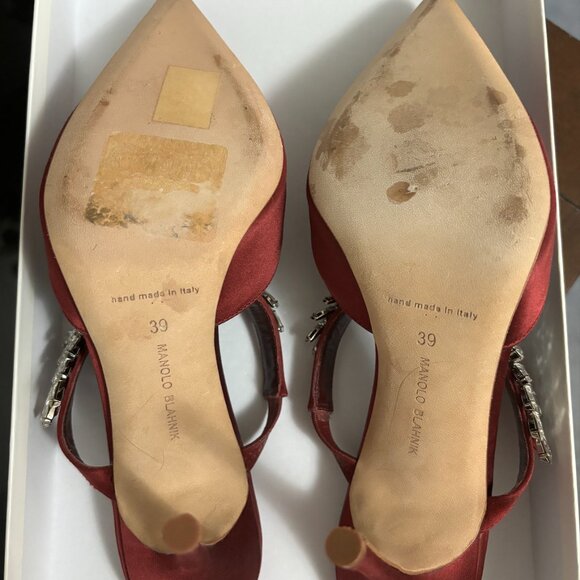 (Sold elsewhere) Manolo Blahnik Lurum in Burgundy Satin - Picture 4 of 6
